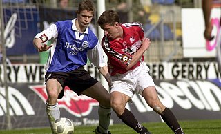Arne Friedrich (links gegen Daniel Stendel von Hannover 96) startete über den SC Verl und den DSC Arminia seine Weltkarriere. - imago images Arne Friedrich (links gegen Daniel Stendel von Hannover 96) startete über den SC Verl und den DSC Arminia seine Weltkarriere. - imago images