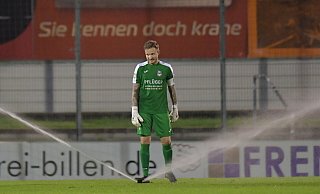 Torhüter: Kuriose Szenen hat Marcel Hölscher schon mehrere erlebt. Im September 2021 ging während des Wiedenbrücker Spiels gegen den 1. FC Köln II plötzlich der Rasensprenger im Jahnstadion an. - Jens Dünhölter Torhüter: Kuriose Szenen hat Marcel Hölscher schon mehrere erlebt. Im September 2021 ging während des Wiedenbrücker Spiels gegen den 1. FC Köln II plötzlich der Rasensprenger im Jahnstadion an. - Jens Dünhölter