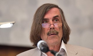 Bürgermeister Norbert Morkes (71) aus Gütersloh hält sich bei seinen Gremientätigkeiten weiterhin stark zurück. Bürgermeister Norbert Morkes (71) aus Gütersloh hält sich bei seinen Gremientätigkeiten weiterhin stark zurück.