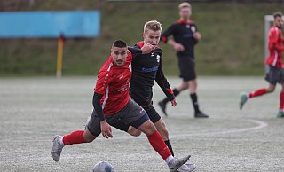 Behält den Überblick: Diar Mohammad (vorne), dessen Treffer den Unterschied ausmachte. - Benjamin Bueschenfeld | benjamin@sportfoto-owl.de Behält den Überblick: Diar Mohammad (vorne), dessen Treffer den Unterschied ausmachte. - Benjamin Bueschenfeld | benjamin@sportfoto-owl.de