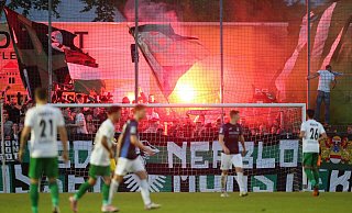 Die Fans vom SC Preußen Münster brannten beim 0:0 im Wiedenbrücker Jahnstadion ein größeres Feuerwerk ab als ihre Mannschaft auf dem Rasen. - Daniel Bremehr Die Fans vom SC Preußen Münster brannten beim 0:0 im Wiedenbrücker Jahnstadion ein größeres Feuerwerk ab als ihre Mannschaft auf dem Rasen. - Daniel Bremehr