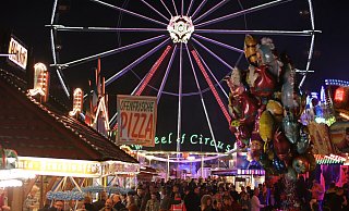Es ist wieder Zeit fürs Oktoberfest. Ein Riesenrad soll dieses Mal auch wieder dabei sein. - Dirk Windmöller Es ist wieder Zeit fürs Oktoberfest. Ein Riesenrad soll dieses Mal auch wieder dabei sein. - Dirk Windmöller