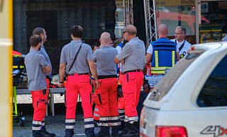 Die Feuerwehr ist mit zahlreichen Brandbekämpfern und einem Großaufgebot des Rettungsdienstes an der Treppenstraße eingetroffen. - Andreas Zobe Die Feuerwehr ist mit zahlreichen Brandbekämpfern und einem Großaufgebot des Rettungsdienstes an der Treppenstraße eingetroffen. - Andreas Zobe