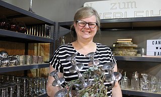 Heike Schultz bietet in ihrem Concept-Store auch einen Verleih-Bereich, wo man sich alles für die Festdeko ausleihen kann – von der Vase bis zum Armleuchter. - Manuela Puls Heike Schultz bietet in ihrem Concept-Store auch einen Verleih-Bereich, wo man sich alles für die Festdeko ausleihen kann – von der Vase bis zum Armleuchter. - Manuela Puls