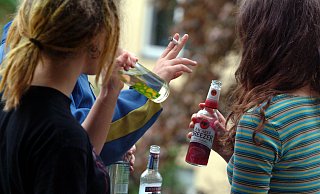 Mit Blick auf den Alkohol bei Schützenfesten gibt es strenge Regeln für Kinder und Jugendliche. - usage worldwide Mit Blick auf den Alkohol bei Schützenfesten gibt es strenge Regeln für Kinder und Jugendliche. - usage worldwide