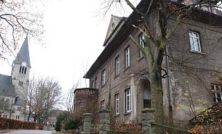 Am 25. November 1985 wird der damals 33-jährige Bernd Scheurenberg in einem Pferdestall in Frille erschossen. Knapp zwei Jahre bleibt der Mord unbemerkt. - Martin Krause Am 25. November 1985 wird der damals 33-jährige Bernd Scheurenberg in einem Pferdestall in Frille erschossen. Knapp zwei Jahre bleibt der Mord unbemerkt. - Martin Krause