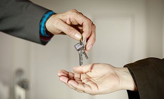 Neubauten mit zwei Wohneinheiten sparen Platz und Geld. Doch die Interessenten für die Eigentumswohnung in Rödinghausen haben der Regel bereits ein älteres Haus. - Tobias Seifert Neubauten mit zwei Wohneinheiten sparen Platz und Geld. Doch die Interessenten für die Eigentumswohnung in Rödinghausen haben der Regel bereits ein älteres Haus. - Tobias Seifert