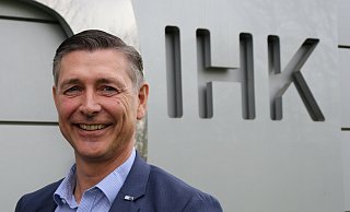 Jürgen Behlke ist Geschäftsführer der IHK im Hochstift. - Mareike Gröneweg Jürgen Behlke ist Geschäftsführer der IHK im Hochstift. - Mareike Gröneweg