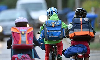 Experten beobachten auch in Löhne, dass die Zahl der Kinder zunimmt, die unsicher mit dem Fahrrad unterwegs sind. Das gilt nicht für die Kinder auf unserem Symbolfoto. - Ralf Hirschberger/dpa Experten beobachten auch in Löhne, dass die Zahl der Kinder zunimmt, die unsicher mit dem Fahrrad unterwegs sind. Das gilt nicht für die Kinder auf unserem Symbolfoto. - Ralf Hirschberger/dpa