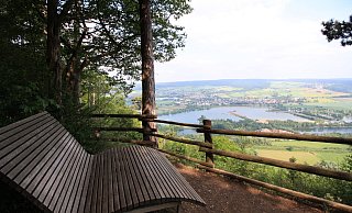Nummer 8: Dieser Ausblick hat es in sich: Ob mit Taubenborn unten im Tal oder nur die Wanderung auf den Ziegenberg und zur Brunsberghütte, wo Paraglider und Drachenflieger zuhause sind: Es ist der Lieblingsweg der Höxteraner selbst. - Simone Flörke Nummer 8: Dieser Ausblick hat es in sich: Ob mit Taubenborn unten im Tal oder nur die Wanderung auf den Ziegenberg und zur Brunsberghütte, wo Paraglider und Drachenflieger zuhause sind: Es ist der Lieblingsweg der Höxteraner selbst. - Simone Flörke
