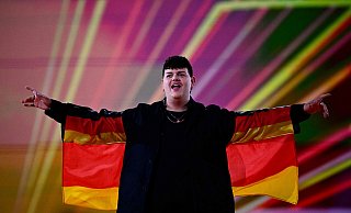 Zu Beginn der Veranstaltung sind alle Teilnehmenden mit der Flagge ihres Landes eingelaufen. So auch der Espelkamper Isaak Guderian. - AFP or licensors Zu Beginn der Veranstaltung sind alle Teilnehmenden mit der Flagge ihres Landes eingelaufen. So auch der Espelkamper Isaak Guderian. - AFP or licensors
