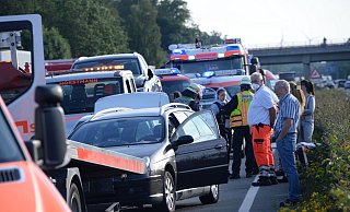Fünf Fahrzeuge waren auf der A2 in den Unfall ivolviert. - Andreas Eickhoff Fünf Fahrzeuge waren auf der A2 in den Unfall ivolviert. - Andreas Eickhoff