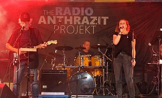 Die Band "Radio Anthrazit" begeistert die Besucher am Freitagabend mit Rock-Oldies. - Johannes Büttner Die Band "Radio Anthrazit" begeistert die Besucher am Freitagabend mit Rock-Oldies. - Johannes Büttner