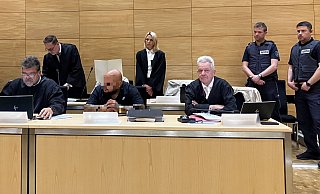 Die Verteidigung der Hells Angels fordert Antworten zur Rocker-Vergangenheit des Belastungszeugen. Doch der weigert sich. - Jens Reichenbach Die Verteidigung der Hells Angels fordert Antworten zur Rocker-Vergangenheit des Belastungszeugen. Doch der weigert sich. - Jens Reichenbach