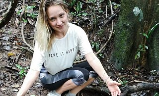 Scarlett S. aus Bad Lippspringe ist seit dem 10. September 2020 verschwunden. Dieses Bild, mit dem die Polizei nach ihr suchte, entstand bei einer früheren Wanderung in Asien. - Polizei Scarlett S. aus Bad Lippspringe ist seit dem 10. September 2020 verschwunden. Dieses Bild, mit dem die Polizei nach ihr suchte, entstand bei einer früheren Wanderung in Asien. - Polizei