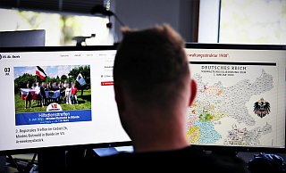 Die Reichsbürger-Gruppe Vaterländischer Hilfsdienst organisiert immer wieder Treffen in der Region Ostwestfalen, wie hier vor einigen Jahren im Kreis Herford. Im Internet sprechen Anhänger zudem von einem Fortbestand des Kaiserreichs. - Gerald Dunkel Die Reichsbürger-Gruppe Vaterländischer Hilfsdienst organisiert immer wieder Treffen in der Region Ostwestfalen, wie hier vor einigen Jahren im Kreis Herford. Im Internet sprechen Anhänger zudem von einem Fortbestand des Kaiserreichs. - Gerald Dunkel