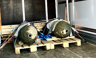 Die beiden entschärften Fliegerbomben liegen auf der Ladefläche eines Lkw in Bielefeld. - Jens Reichenbach Die beiden entschärften Fliegerbomben liegen auf der Ladefläche eines Lkw in Bielefeld. - Jens Reichenbach