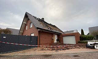 Im Dachstuhl des Einfamilienhauses war das Feuer ausgebrochen. - Sandra Spieker Im Dachstuhl des Einfamilienhauses war das Feuer ausgebrochen. - Sandra Spieker