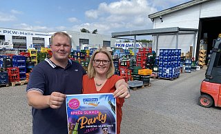 Sandra und Marco Thöle stehen dort, wo in vier Wochen die Party steigt. Bis dahin wartet noch viel Arbeit auf Thöles und ihre Mitarbeiter. - Nicole Sielermann Sandra und Marco Thöle stehen dort, wo in vier Wochen die Party steigt. Bis dahin wartet noch viel Arbeit auf Thöles und ihre Mitarbeiter. - Nicole Sielermann