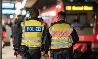 Die Bundespolizei konnte den Tatverdächtigen noch am Bahnsteig festnehmen. - Symbolfoto: Bundespolizei Die Bundespolizei konnte den Tatverdächtigen noch am Bahnsteig festnehmen. - Symbolfoto: Bundespolizei