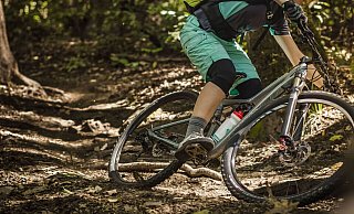 Mountainbiker lieben Gefällestrecken. An der Stückestraße kam es nun zu einem schweren Unfall. - imago images/Westend61 Mountainbiker lieben Gefällestrecken. An der Stückestraße kam es nun zu einem schweren Unfall. - imago images/Westend61