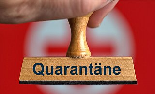 Die Quarantänezeit wurde auf zehn Tage verkürzt. Wer sich nicht daran hält, muss tief in die Taschen greifen. - picture alliance / SULUPRESS.DE Die Quarantänezeit wurde auf zehn Tage verkürzt. Wer sich nicht daran hält, muss tief in die Taschen greifen. - picture alliance / SULUPRESS.DE