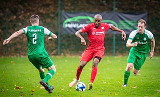 Der SV Gadderbaum 08, hier mit Stephane Lionel Kengni beim 2:0-Heimsieg gegen zwei Ubbedissener, hatte zwischenzeitlich die Tabellenführung der Kreisliga A inne. - Mike-Dennis Müller Der SV Gadderbaum 08, hier mit Stephane Lionel Kengni beim 2:0-Heimsieg gegen zwei Ubbedissener, hatte zwischenzeitlich die Tabellenführung der Kreisliga A inne. - Mike-Dennis Müller