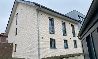 In diesem modernen Mehrparteien-Haus soll die Senioren-WG ansässig gewesen sein. Auch Anlieger berichten von ihren Beobachtungen. - Christian Bröder In diesem modernen Mehrparteien-Haus soll die Senioren-WG ansässig gewesen sein. Auch Anlieger berichten von ihren Beobachtungen. - Christian Bröder
