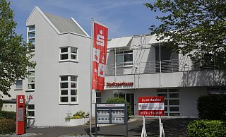 Die Sparkasse schließt die Filiale Lohe zum 1. August. Die Bürofläche steht zum Verkauf. - Ulf Hanke Die Sparkasse schließt die Filiale Lohe zum 1. August. Die Bürofläche steht zum Verkauf. - Ulf Hanke