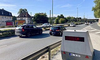 Die Stadt Bielefeld benutzt schon seit einiger Zeit mobile Blitzgeräte, wie hier den Blitzer "Esther" am Ostwestfalendamm. - Jens Reichenbach Die Stadt Bielefeld benutzt schon seit einiger Zeit mobile Blitzgeräte, wie hier den Blitzer "Esther" am Ostwestfalendamm. - Jens Reichenbach