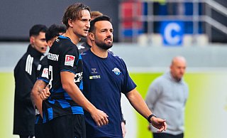 SCP-Coach Ralf Kettemann will seinen Schützling Jonah Sticker (l.) an diesem Mittwoch in einem nicht-öffentlichen Testspiel über die volle Distanz spielen lassen, um sich ein besseres Bild vom Last-Minute-Neuzugang machen zu können. - Besim Mazhiqi SCP-Coach Ralf Kettemann will seinen Schützling Jonah Sticker (l.) an diesem Mittwoch in einem nicht-öffentlichen Testspiel über die volle Distanz spielen lassen, um sich ein besseres Bild vom Last-Minute-Neuzugang machen zu können. - Besim Mazhiqi
