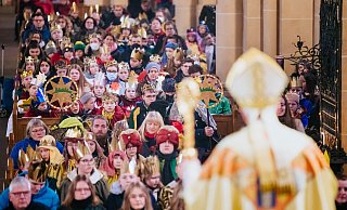 750 Kinder und Jugendliche aus Ostwestfalen, dem Ruhrgebiet und dem Sauerland feierten einen Gottesdienst im Paderborner Dom. - BDKJ/Besim Mazhiqi 750 Kinder und Jugendliche aus Ostwestfalen, dem Ruhrgebiet und dem Sauerland feierten einen Gottesdienst im Paderborner Dom. - BDKJ/Besim Mazhiqi