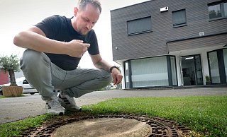 Der Gütersloher Unternehmer Florian Gnegel bekommt es an der Dieselstraße immer wieder mit üblen Gerüchen und Ausgasungen aus der Kanalisation zu tun. - Andreas Frücht Der Gütersloher Unternehmer Florian Gnegel bekommt es an der Dieselstraße immer wieder mit üblen Gerüchen und Ausgasungen aus der Kanalisation zu tun. - Andreas Frücht