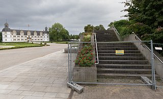 Das Brunnentheater entstand 1994 zur Landesgartenschau in Schloß Neuhaus. Derzeit darf es nicht benutzt werden. - Niklas Tüns Das Brunnentheater entstand 1994 zur Landesgartenschau in Schloß Neuhaus. Derzeit darf es nicht benutzt werden. - Niklas Tüns