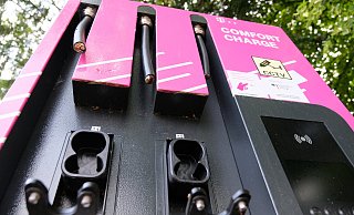 Auch an der öffentlichen Schnellladestation der Telekom an der Bohlenstraße (B65) in Lübbecke haben die Kupferkabeldiebe zugeschlagen. - Heike von Schulz Auch an der öffentlichen Schnellladestation der Telekom an der Bohlenstraße (B65) in Lübbecke haben die Kupferkabeldiebe zugeschlagen. - Heike von Schulz