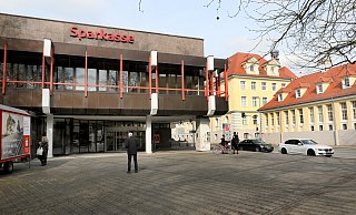Der Kreisausschuss berät und beschließt im April darüber, ob der Kreis die frühere Hauptverwaltung der Sparkasse an der Abteistraße als ganze Einheit mietet. - Frank-Michael Kiel-Steinkamp Der Kreisausschuss berät und beschließt im April darüber, ob der Kreis die frühere Hauptverwaltung der Sparkasse an der Abteistraße als ganze Einheit mietet. - Frank-Michael Kiel-Steinkamp