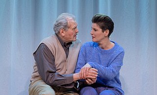 Die Erinnerung spielt verrückt: In der Inszenierung „Vater“ von Florian Zeller. - Philipp Ottendörfer Die Erinnerung spielt verrückt: In der Inszenierung „Vater“ von Florian Zeller. - Philipp Ottendörfer