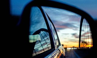 Mit System hatten die Täter Ausschau nach hochwertigen Fahrzeugen der Premiumklassen Mercedes, BMW und Porsche. Ihre Spiegel sind offensichtlich besonders einfach abzumontieren. - Symbolfoto: Pixabay Mit System hatten die Täter Ausschau nach hochwertigen Fahrzeugen der Premiumklassen Mercedes, BMW und Porsche. Ihre Spiegel sind offensichtlich besonders einfach abzumontieren. - Symbolfoto: Pixabay