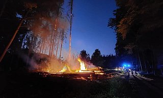 Sowohl die Feuerwehr als auch die Polizei Minden-Lübbecke sind am Donnerstagabend zu einem Brand ausgerückt. - Feuerwehr Stemwede Sowohl die Feuerwehr als auch die Polizei Minden-Lübbecke sind am Donnerstagabend zu einem Brand ausgerückt. - Feuerwehr Stemwede