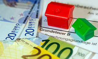 Im vergangenen Jahr hat der Rat in Enger beschlossen, den Hebesatz der Grundsteuer um 49 Prozent zu erhöhen. - Jens Büttner Im vergangenen Jahr hat der Rat in Enger beschlossen, den Hebesatz der Grundsteuer um 49 Prozent zu erhöhen. - Jens Büttner