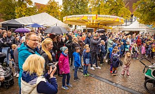 Der Stiftsmarkt in Schildesche im vergangenen Herbst. Damals hatten die Veranstalter ein Minus eingefahren. - Mller Der Stiftsmarkt in Schildesche im vergangenen Herbst. Damals hatten die Veranstalter ein Minus eingefahren. - Mller
