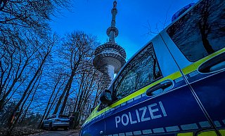 Feueralarm an der Bielefelder Hünenburg. - Paul Brinkmann Feueralarm an der Bielefelder Hünenburg. - Paul Brinkmann