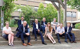 Im Vorstand des CDU-Stadtverbandes Enger sind Doris Uppenbrock (v.l.), Gerhard Tiemann (vorn), Joachim Ebemeyer, Philip Kleineberg, Ronald Aßbrock, Simone Eveke de Groot, Jörn Hasenpusch, Stefan Böske und René Siekmann aktiv. - Andreas Sundermeier Im Vorstand des CDU-Stadtverbandes Enger sind Doris Uppenbrock (v.l.), Gerhard Tiemann (vorn), Joachim Ebemeyer, Philip Kleineberg, Ronald Aßbrock, Simone Eveke de Groot, Jörn Hasenpusch, Stefan Böske und René Siekmann aktiv. - Andreas Sundermeier
