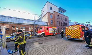 Feuerwehrkräfte wurden zu einem Kellerbrand an der BAJ gerufen. - Andreas Zobe Feuerwehrkräfte wurden zu einem Kellerbrand an der BAJ gerufen. - Andreas Zobe