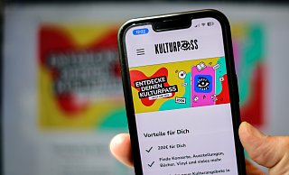 Mit dem Kulturpass können 18-Jährige Bücher kaufen oder ins Kino oder Museum gehen. In Enger und Spenge geht das allerdings so gut wie gar nicht. - dpa Mit dem Kulturpass können 18-Jährige Bücher kaufen oder ins Kino oder Museum gehen. In Enger und Spenge geht das allerdings so gut wie gar nicht. - dpa