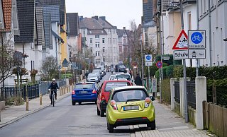 Die Rolandstraße ist schon jetzt Fahrradstraße.Sie könnte auch Teil der neuen Route Richtung Uni werden. - Andreas Zobe Die Rolandstraße ist schon jetzt Fahrradstraße.Sie könnte auch Teil der neuen Route Richtung Uni werden. - Andreas Zobe