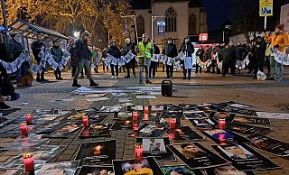 Gegen die Inhaftierung politischer Gefangener im Iran demonstrieren auch Menschen vor Ort - wie auf dem Foto am Westerntor in Paderborn. - Matthias Reiprich Gegen die Inhaftierung politischer Gefangener im Iran demonstrieren auch Menschen vor Ort - wie auf dem Foto am Westerntor in Paderborn. - Matthias Reiprich