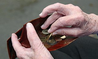 Altersarmut trifft Frauen häufiger als Männer. Das hat mehrere Gründe. - epd-bild / Juergen Blume Altersarmut trifft Frauen häufiger als Männer. Das hat mehrere Gründe. - epd-bild / Juergen Blume