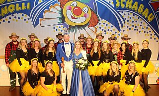 Das Prinzenpaar Julia Schlüter, die Schwungvolle, und Florian Berhorst, der Musikalische, freuen sich zusammen mit vielen Akteuren des Scharmeder Karnevals auf den Umzug als Höhepunkt der Session. - Karnevalsverein Das Prinzenpaar Julia Schlüter, die Schwungvolle, und Florian Berhorst, der Musikalische, freuen sich zusammen mit vielen Akteuren des Scharmeder Karnevals auf den Umzug als Höhepunkt der Session. - Karnevalsverein