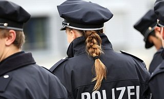 Der Schulversuch "Fachoberschule Polizei" soll die Ausbildung der Ordnungshüter auf eine breitere Basis stellen. - Christian Charisius Der Schulversuch "Fachoberschule Polizei" soll die Ausbildung der Ordnungshüter auf eine breitere Basis stellen. - Christian Charisius
